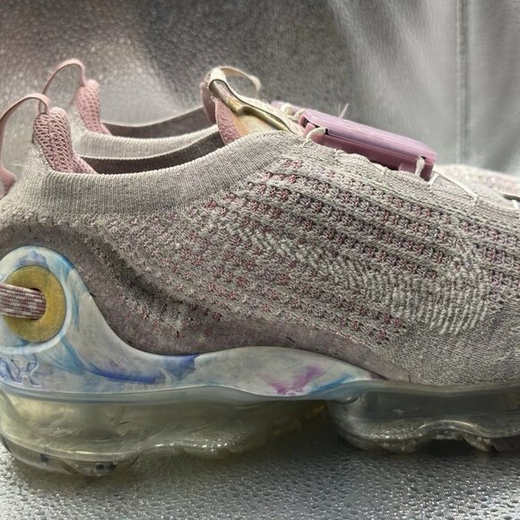 Size 9 - Nike‎ Air VaporMax 2020 Flyknit Pink Running Shoes CT1933-500 Women's - Picture 2 of 10